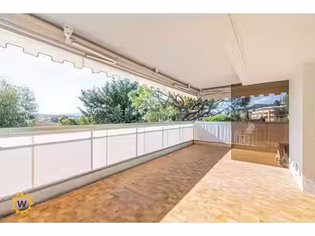 dernier étage — superbe 3 pièces 82m² avec terrasses et vue dégagée