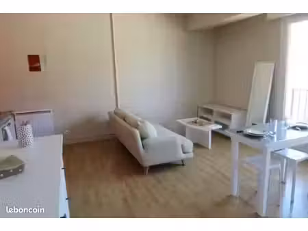 studio 1 pièce 28 m²