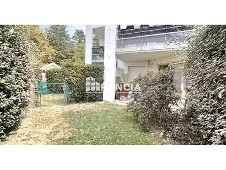 charmant t2 en rez-de-jardin à lons