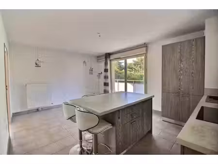 a louer  appartement marseille 12ème  les 3 lucs  2 pièces 42 m2
