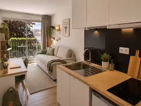 studio non meublé rénové avec balcon et parking idéal étudia