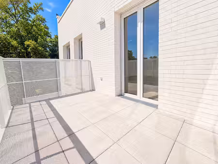 dernier etage et grande terrasse
