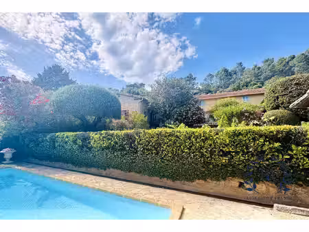 mas en pierre avec piscine