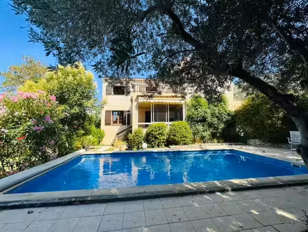 a vendre  manosque  maison familiale avec piscine  5 chambres