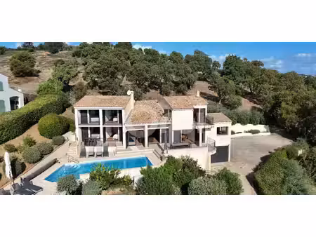 villa avec piscine et terrasse les issambres (83)