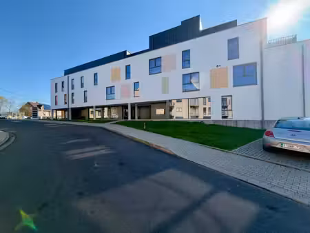 local commercial moderne dans un quartier en plein essor