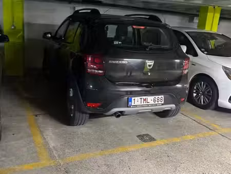 place de parking intérieure sécurisée à huy