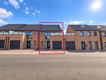 magnifique maison neuve 4 chambres avec garage