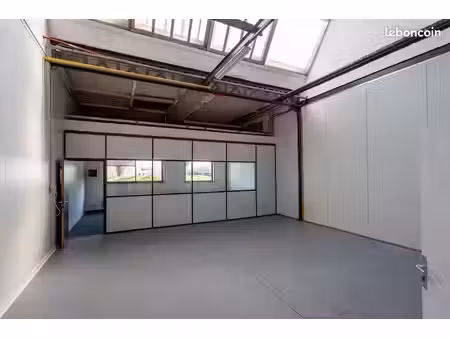 local d'activité - 72 m²