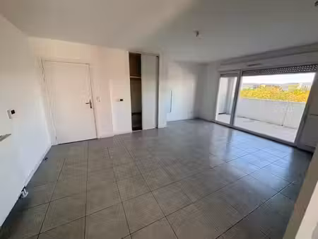 location appartement 4 pièces 81 m² à toulouse (31000)  1 036 €