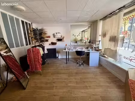 boutique 104 m² calais