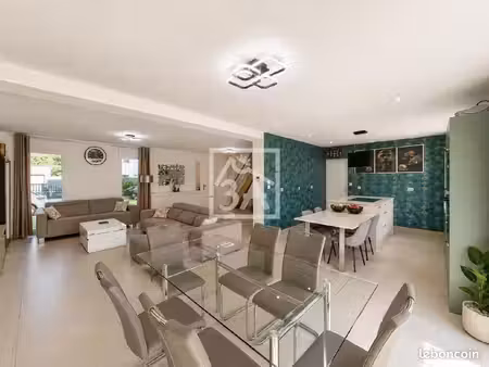 maison 6 pièces 140 m²