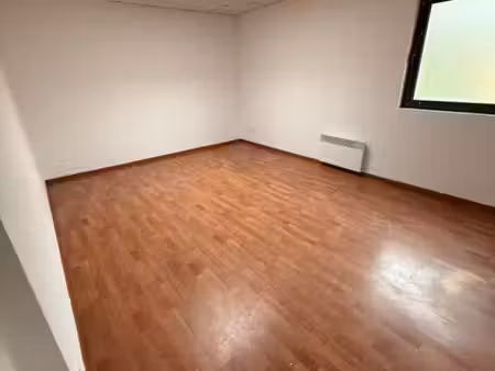 bureau 16 m²