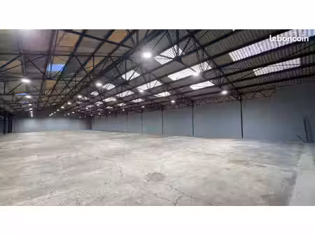 entrepot commercial logistique 1700m2