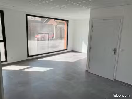 local professionnel / commercial 35 m² à louer – oignies – pmr – parking 450euros