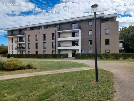 ? t4 standing 93 m² • 3 chambres • balcon • parking • dpe c