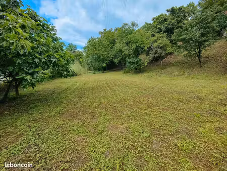 terrain 824 m2