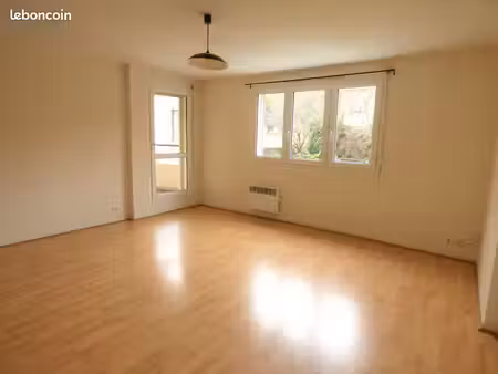 grand f2 quartier canot - butte