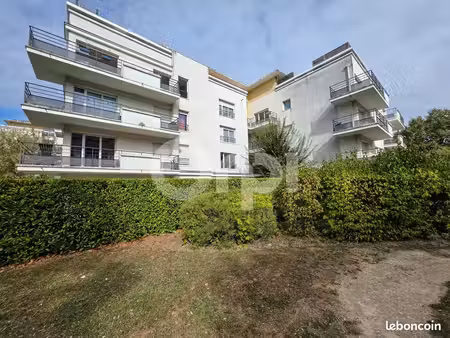 studio 1 pièce 28 m²
