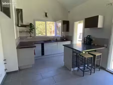 à louer : f3 meublé de 75m² avec mezzanine et terrasse en rez de jardin de 50m²