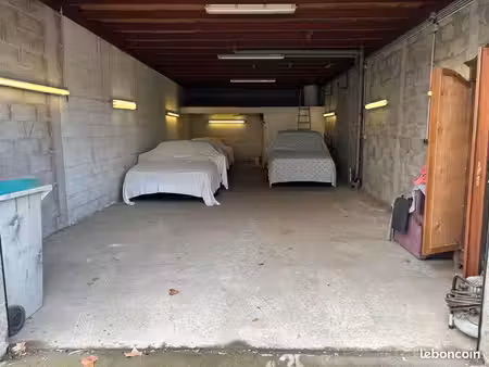 local voitures-stockage de matériaux 72 m²