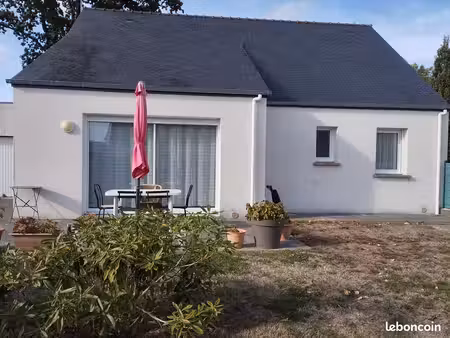 location maison de plain-pied 90 m² - 3 chambres - jardin et garage - plouay