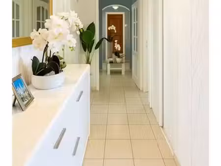 à loue apparemment mobilier