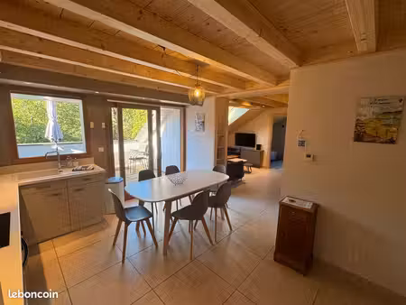 appartement 4 pièces 94 m² au sol avec parties mansardées