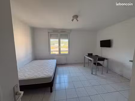 studio meublé rénové – lyon 9e – proximité métro valmy