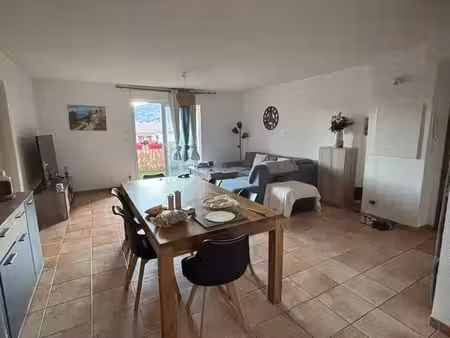 t3 dans résidence sécurisée 04200 peipin