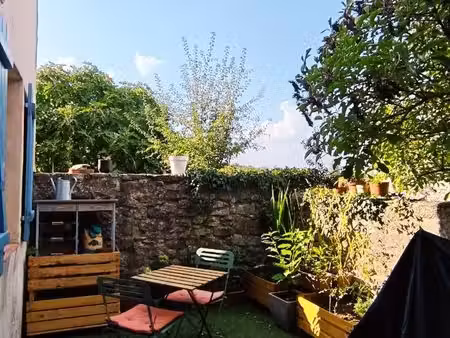 loue petite maison de village à auribeau (84)
