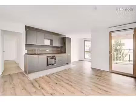 très bel appartement de 60m2 avec cuisine équipée