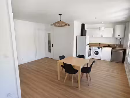 t2 meublé 46 m² avec cave – voiron – proche centre & gare