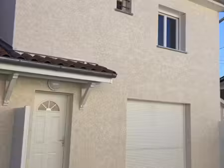 maison jumelée dans village tranquille