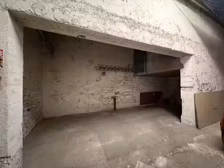 clémenceau / gambetta - box de 22m² + 8m² d'espace de rangement en mezzanine