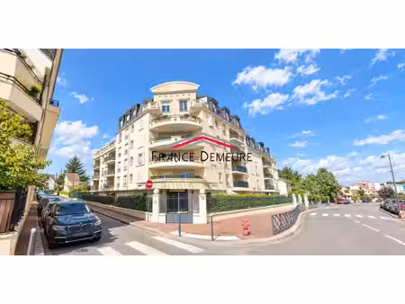 appartement 2 pieces avec balcon et box sous sol