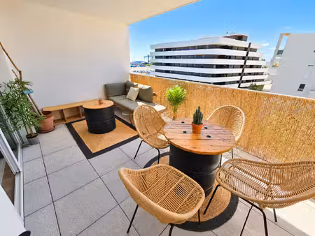 appartement 3 pièces - ascenseur - terrasse et deux parkings