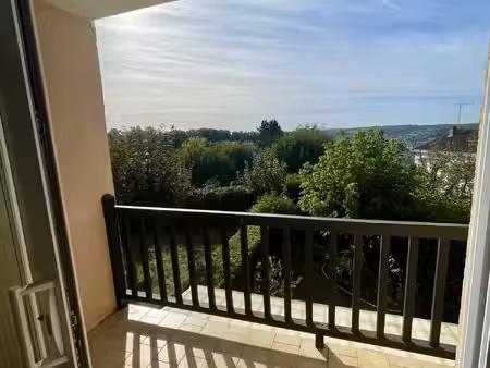 quartier hôpital  grand f2 avec loggia et vue dégagée