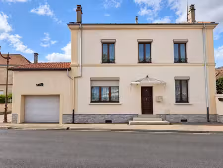 maison 3 chambres + 1 bureau  avec garage et patio