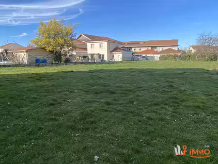 exclusivité : terrain plat de 500 m² – centre-village de fou