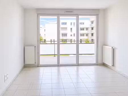 t2 avec parking et balcon à blagnac