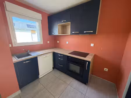 a louer - appartement t3 avec balcon et place de parking - mûrs-erigné