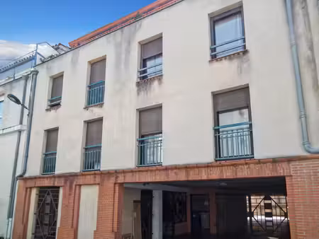 t1 29m² au 2ème étage avec balcon - place du busca