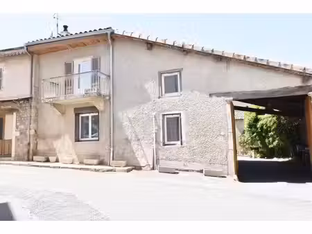 chiroubles – grande maison familiale rénovée avec dépendances  jardin et espace...