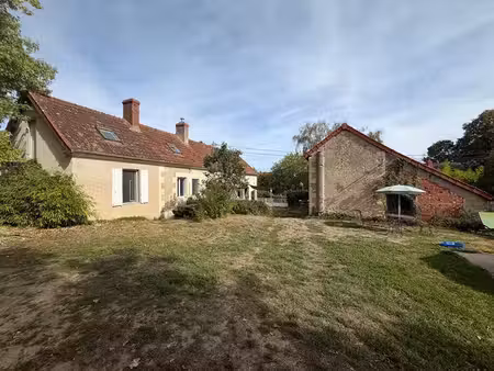 très jolie longère rénovée dans un secteur calme et vert de la commune de saint eloi