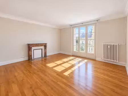 location appartement 3 pièces  114.05m²  le mans