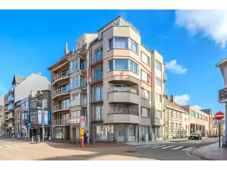 lichtrijk hoekappartement met twee slaapkamers in het centrum!