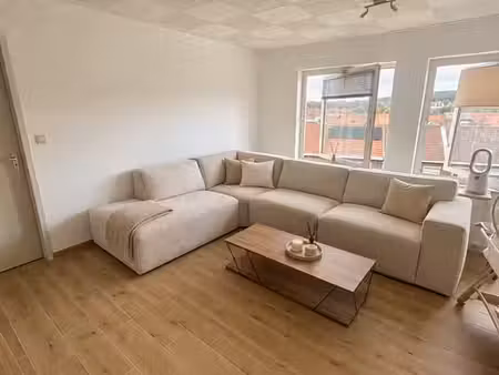 appartement 2 ch. entièrement rénové. lumineux et moderne