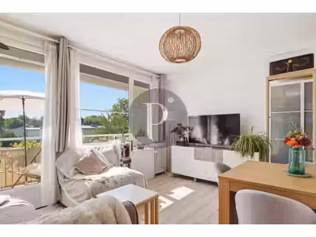 94240 - l hay les roses - centre ville - appartement 2 pieces - balcon - cave - metro lign
