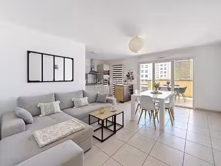 valence ?3 de 66 80 m² avec terrasse et cuisine équipée